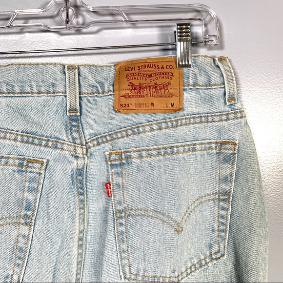 Levi’s 521 High Waisted Tapered Fit 90’s Mom Jeans Light Wash Size 14 - Picture 6 of 6